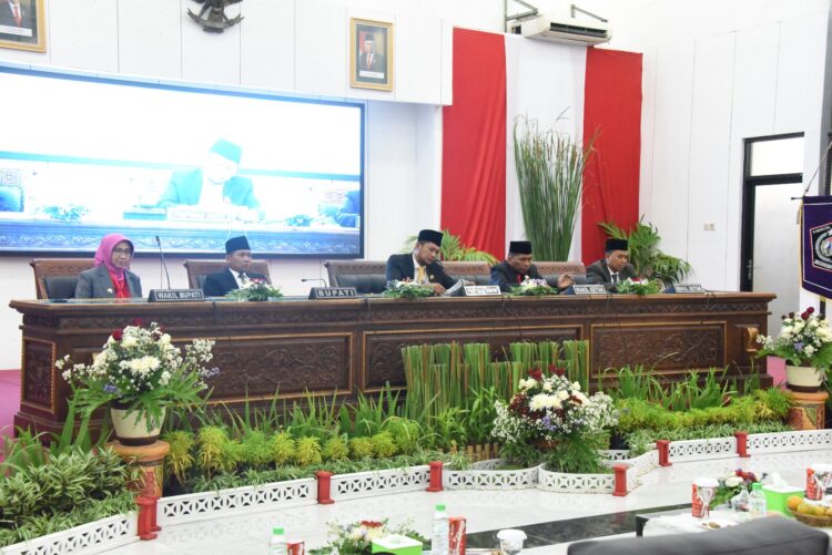 Rapat DPRD Lumajang Agenda Mendengarkan Pidato Kenegaraan Presiden Jokowi di Sidang Tahunan MPR/DPR 2023