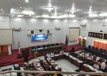 Warga Sentul Datangi Kantor DPRD Lumajang Langsung Ditemui Komisi A