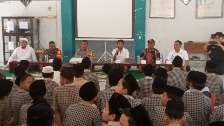 Satresnarkoba Polres Lumajang Sosialisasi Pencegahan Penyalahgunaan Narkoba di Ponpes