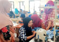 Pelatihan Kompetensi Menjahit bagi Pencari Kerja Lewat Program DBHCHT, Siapa Saja Mereka