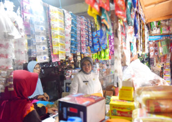 Pj. Bupati Lumajang Berkunjung ke Pasar Yosowilangun Pastikan Stabilitas Harga Bahan Pokok