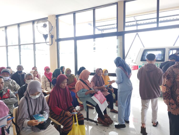 Sejumlah Tenaga Kerja RSUD Lumajang Turun ke Lapangan