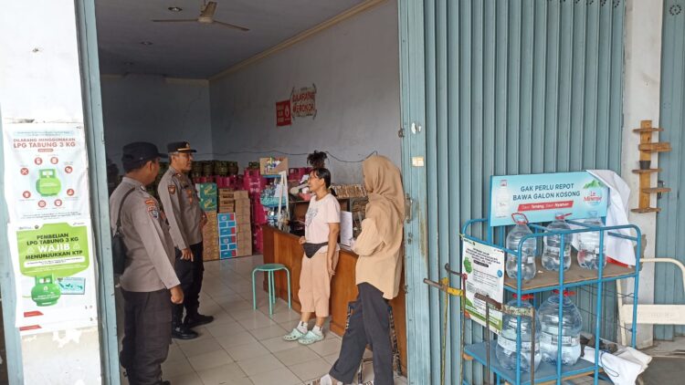 Satgas Pangan Polsek Tekung Cek Harga Bahan Pokok di Sejumlah Toko dan Kios