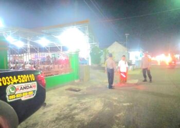 Anggota Polsek Kunir Amankan Sholat Tarawih Masjid Al-Falah