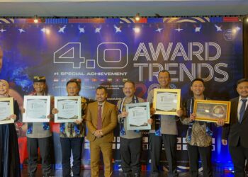 Kapolres Lumajang Terima Penghargaan Inspiring Profesional dan Leadership Award 2024