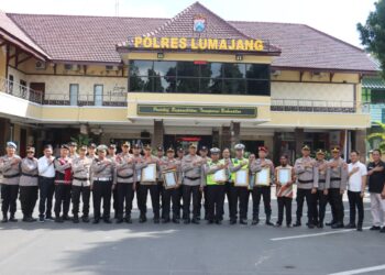Berhasil Ungkap Kasus, Kapolres Lumajang Berikan Reward Kepada 14 Personil Polres Lumajang dan Masyarakat