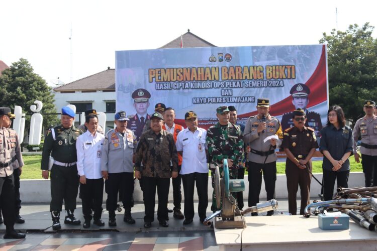 Jelang Idul Fitri, Polres Lumajang Musnahkan Ribuan Botol Miras dan Knalpot Brong