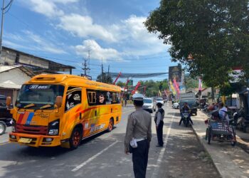 Personil Pos PAM Klakah Rutin Laksanakan Pengaturan Lalu Lintas