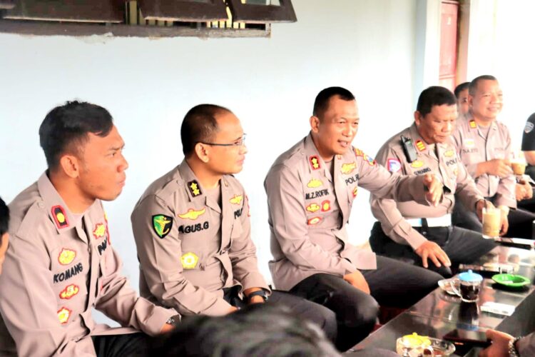 Pecahkan Masalah, Kapolres Lumajang Ajak Anggota Coffee Morning