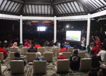 Kapolres Lumajang Bersama Forkopimda Nobar Piala Asia U-23 2024 Bersama Warga