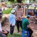 Sambangi SIM Keliling, Kapolsek Jatiroto Sampaikan Pesan Kamtibmas Kepada Warga