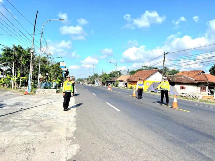 Satgas Kamseltibcarlantas Polres Lumajang Jaga Kelancaran Lalu Lintas Jelang Pilkada