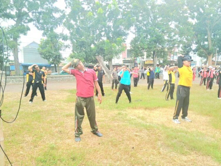 TNI-Polri dan Forkopimcam Tempeh Gelar Senam Sehat Bersama untuk Perkuat Sinergitas