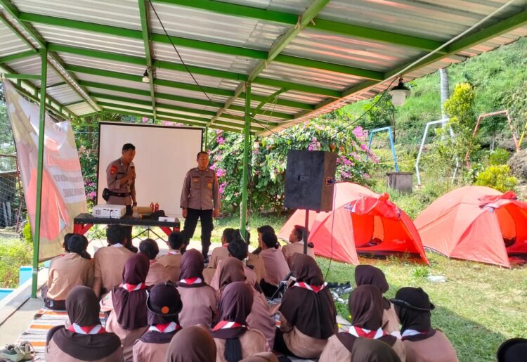 Menyambut Tahun Ajaran Baru, Kanit Binmas Pasirian Berikan Penyuluhan Pencegahan Bulying dan Kenakalan Remaja