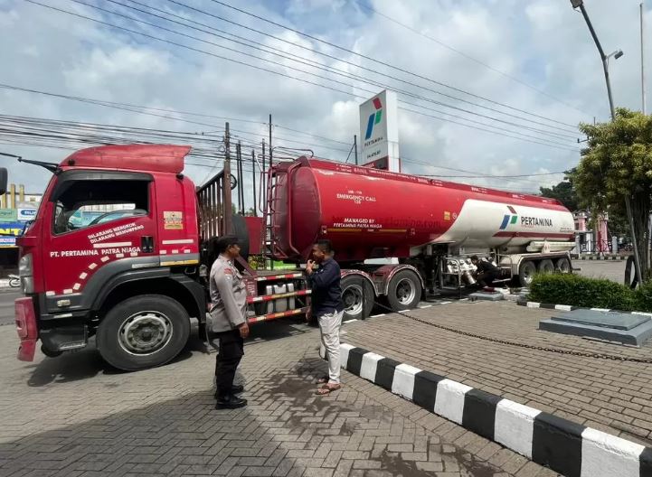 Polsek Tempeh Patroli Intensif, Jamin Ketersediaan dan Keamanan BBM