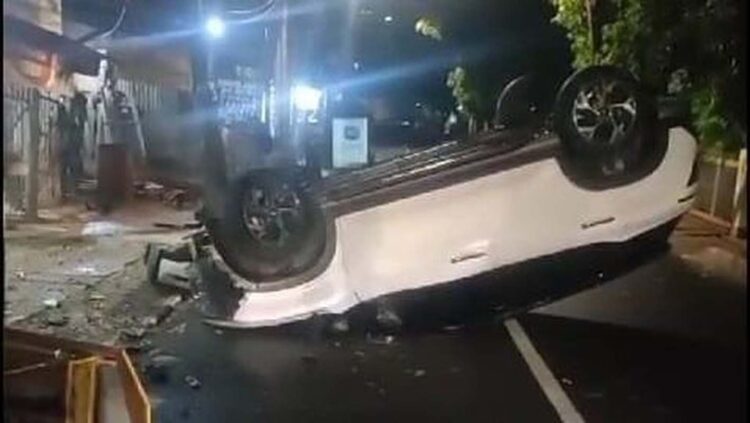 Artis FTV Larasati Kecelakaan hingga Mobil Terbalik