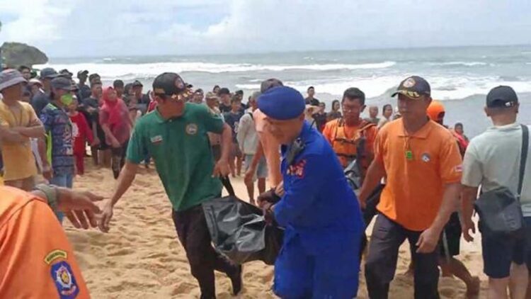 Siswa SMPN 7 Mojokerto yang Hilang di Pantai Drini Ditemukan Meninggal Rabu Pagi
