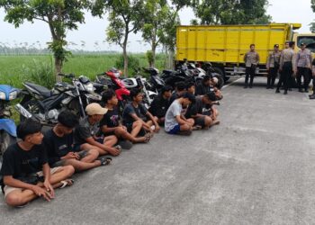 Aksi Balap Liar di JLS Dibubarkan Polres Lumajang, Puluhan Motor Diamankan