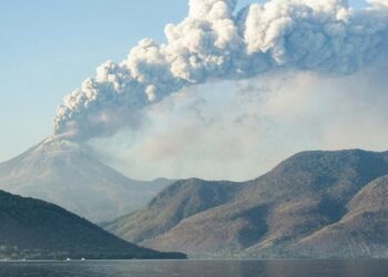 Pagi Ini, Gunung Lewotobi Laki-laki Erupsi Lagi, Tinggi Abu Vulkanik 2,5 Km
