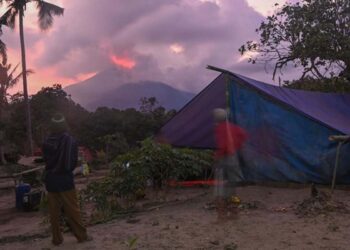 Jumat Dini Hari Gunung Lewotobi Laki-laki Kembali Erupsi