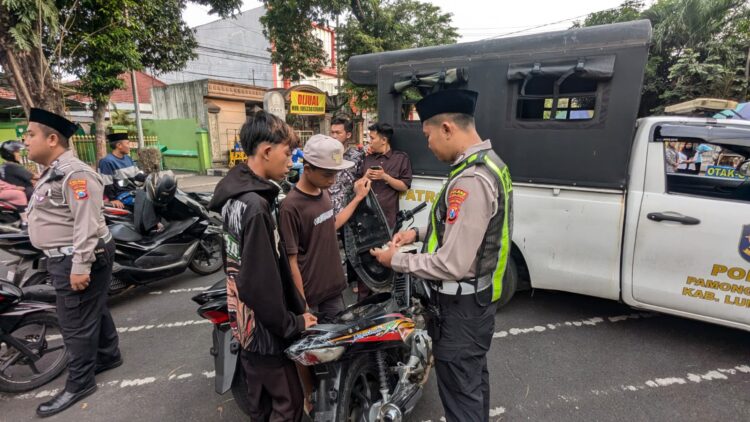 Arus Lalin Terkendali Selama Ramadan Satlantas Polres Lumajang Amankan Pasar Takjil