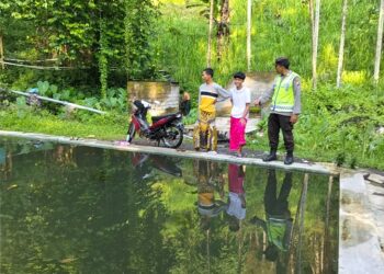 Kapolsek Ranuyoso Patroli ke Wisata Kolam Renang Hutan Pinus, Sosialisasikan “Laporke Cak Kapolres”