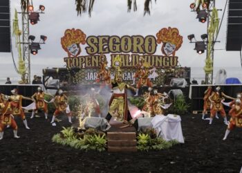 Segoro Topeng Kaliwungu: Ketika Topeng Menyapa Lautan, Lumajang Memanggil Dunia