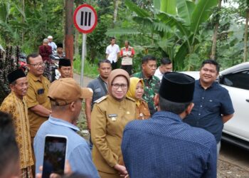Bupati dan DPRD Lumajang Tinjau Jalan Rusak di Ranuwurung