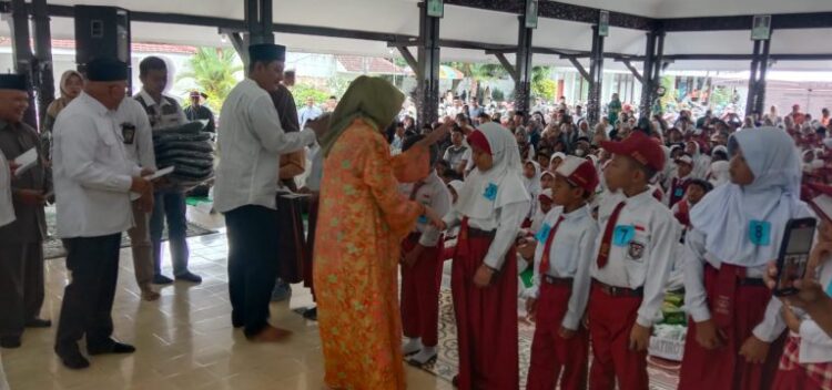 Seribu Anak Yatim Dapat Santunan dari BAZNAS Lumajang