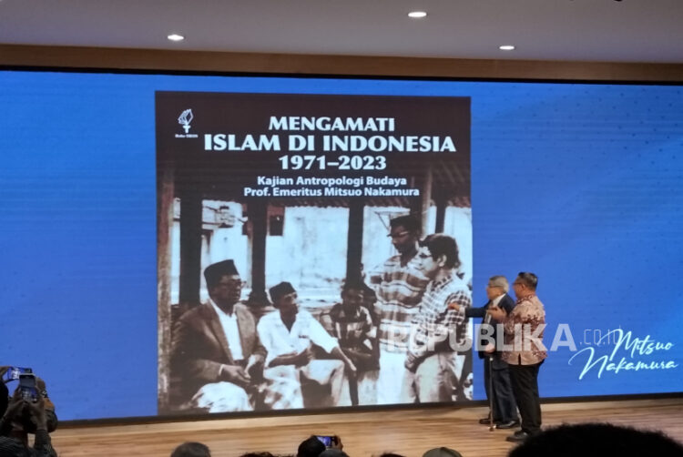 UII Luncurkan Buku 50 Tahun Perjalanan Islam di Indonesia Karya Mitsuo Nakamura