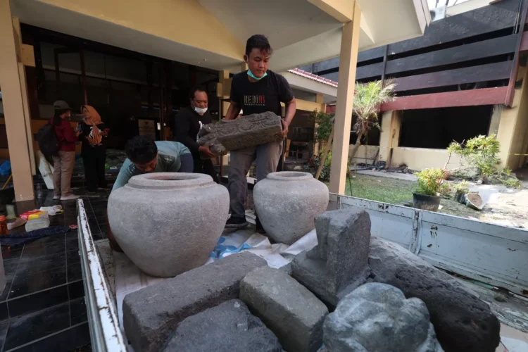 Besi Aji Nusantara: Kembalikan Artefak Museum Bagawanta Bhari Kediri yang Dijarah..!