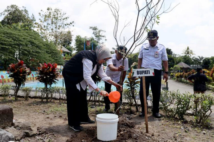Demi Kualitas Hidup Bunda Indah Ajak Generasi Muda Merawat Alam