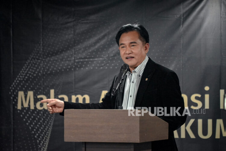 Kata Menko Yusril  “TNI tak Bisa Laporkan Ferry Irwandi dengan Pasal Pencemaran Nama Baik”