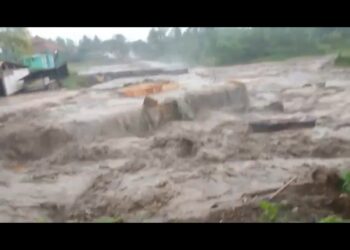 Deras Hujan, Deras Air Mata: Truk-Truk Itu Hilang di Arus Banjir Gondoruso