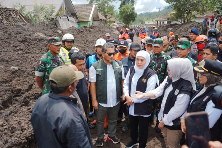 Erupsi Gunung Semeru Bunda Indah dan Gubernur Jatim Turun Langsung ke Lokasi