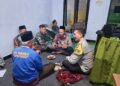 Jalin Silaturahmi di Jalur Lumajang -Malang Polsek Pronojiwo dan PSHT Bagikan Takjil