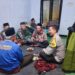 Jalin Silaturahmi di Jalur Lumajang -Malang Polsek Pronojiwo dan PSHT Bagikan Takjil