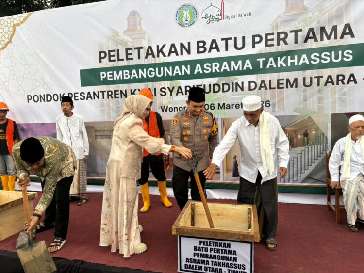 Kapolres Lumajang Hadiri Peletakan Batu Pertama Asrama Takhassus Ponpes Syarifuddin