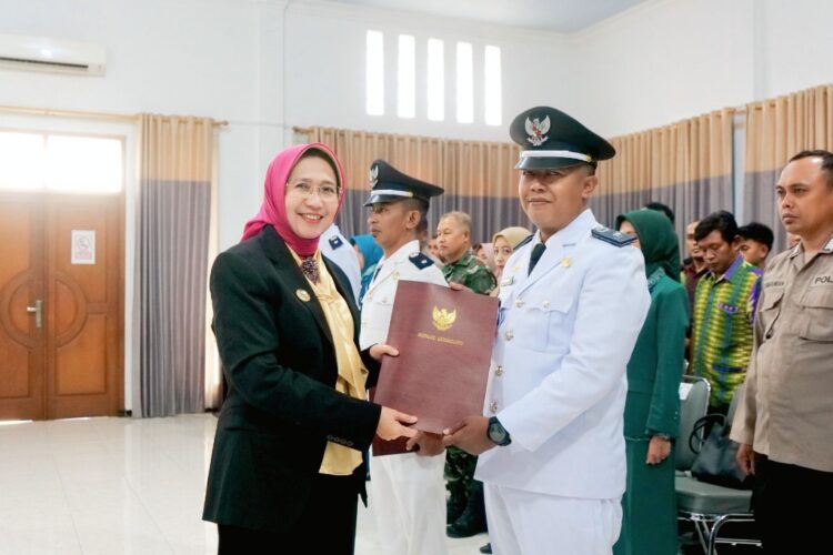 Bupati Lumajang Lantik Tiga Pj Kades Dilantik Dorong Pengelolaan Dana Desa Tepat Sasaran
